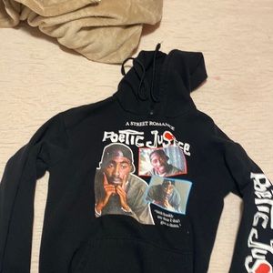 I’m selling a hoodie that I didn’t use yet